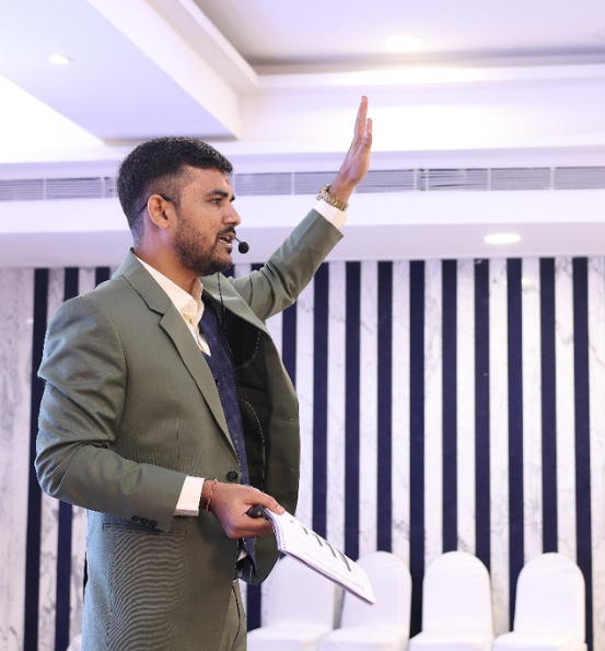 Mayur Soni conducting a live coaching seminar